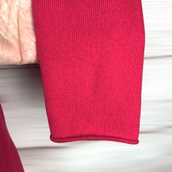 Saks Fifth Avenue Cashmere Sweater Raspberry Color V-neck Ruffle Detail XS - Picture 7 of 12